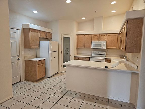 5th image of 3390 Mockingbird Dr Unit 102