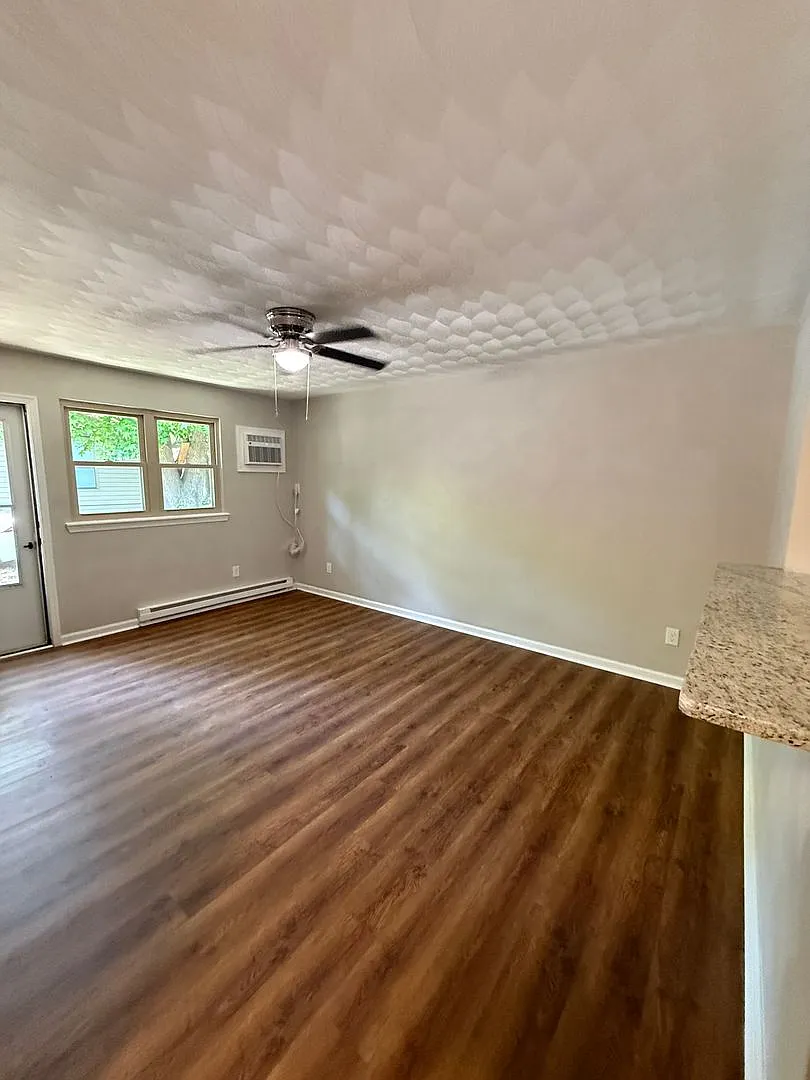 Spacious Duplex! — Photo 3