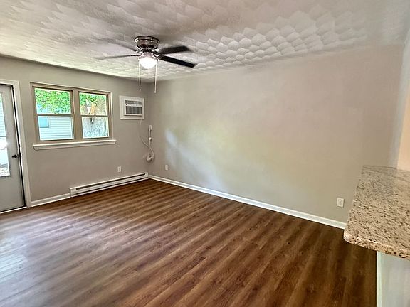 3rd image of 1350 Picadilly St #B