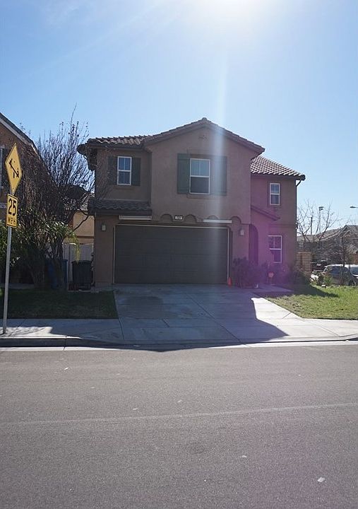 2nd image of 721 Gloriosa Ave