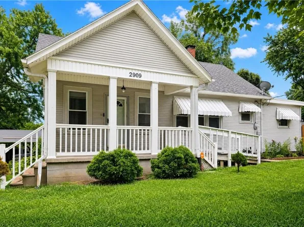 2909 S Leonard Rd, Saint Joseph, MO 64503