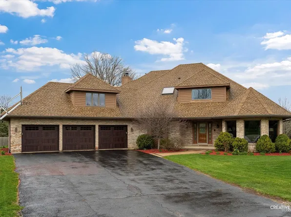 17 Red Hawk Ct, Oswego, IL 60543