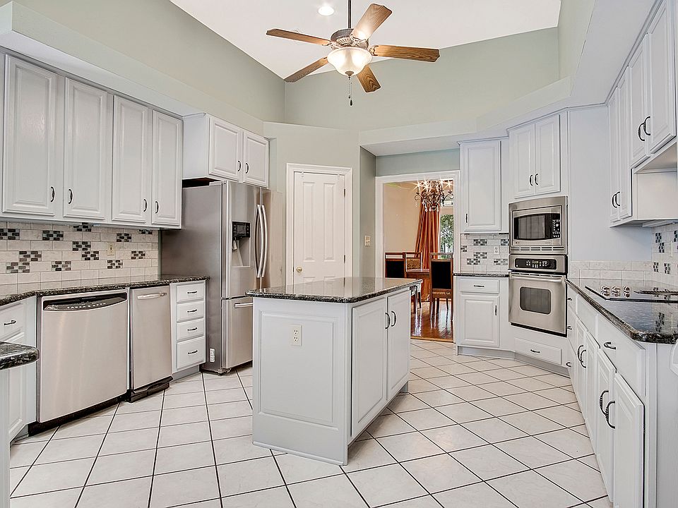 1st image of 132 Fontainbleau Dr