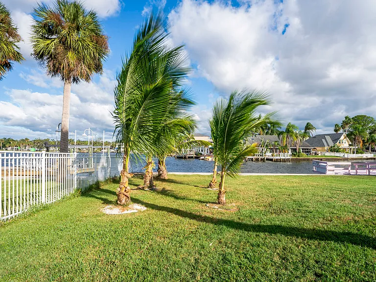 7518 Astor Dr — Photo 18