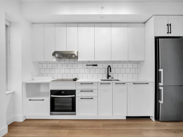 8750 University Cres #802, Burnaby, BC V5A 0C8