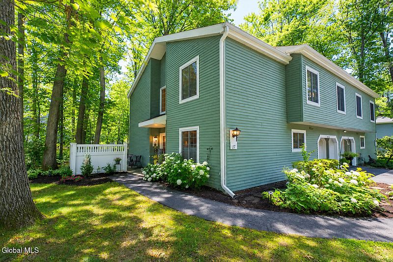 4th image of 17 Spruce Court