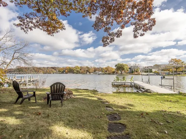 2122 North Peninsula ROAD, Summit, WI 53066