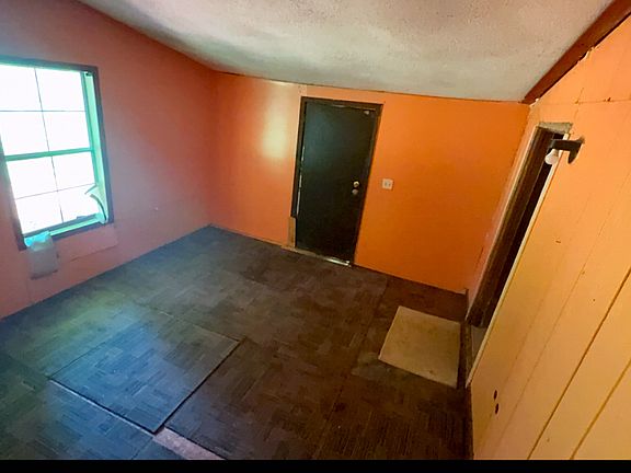 5th image of 159 Young St