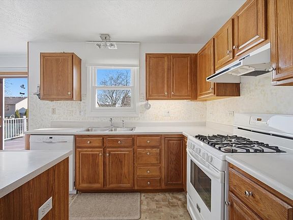 3rd image of 811 Phaeton Pl