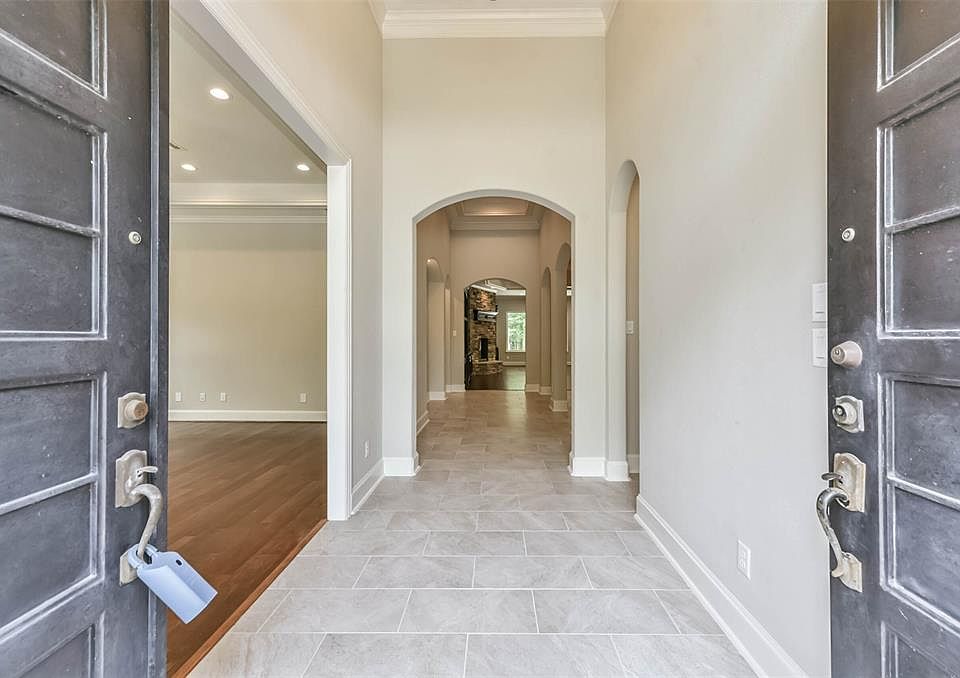 1st image of 2932 S Cotswold Manor Dr