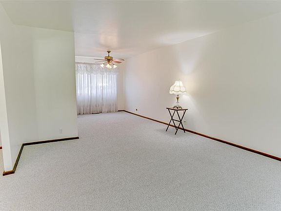 4th image of 2895 Devonshire Dr