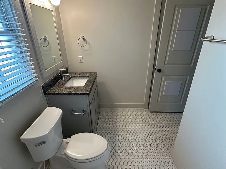 614 E Henry St — Photo 21
