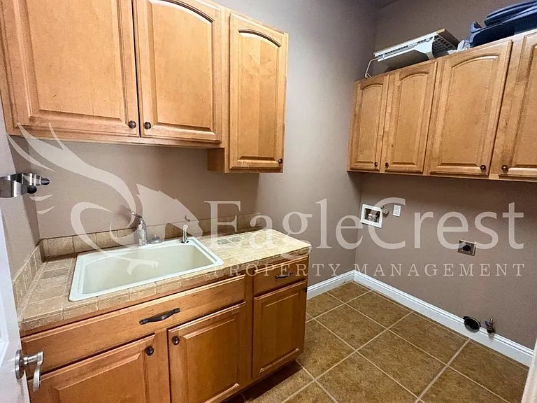 44 Vinehill Dr — Photo 37