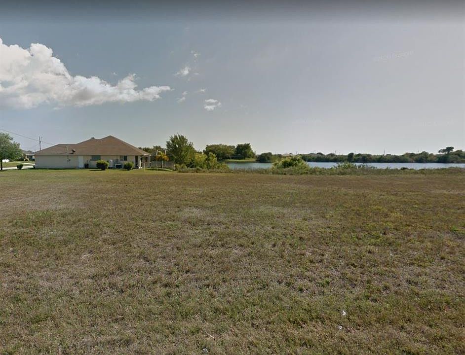 1st image of 818 Diplomat Pkwy W