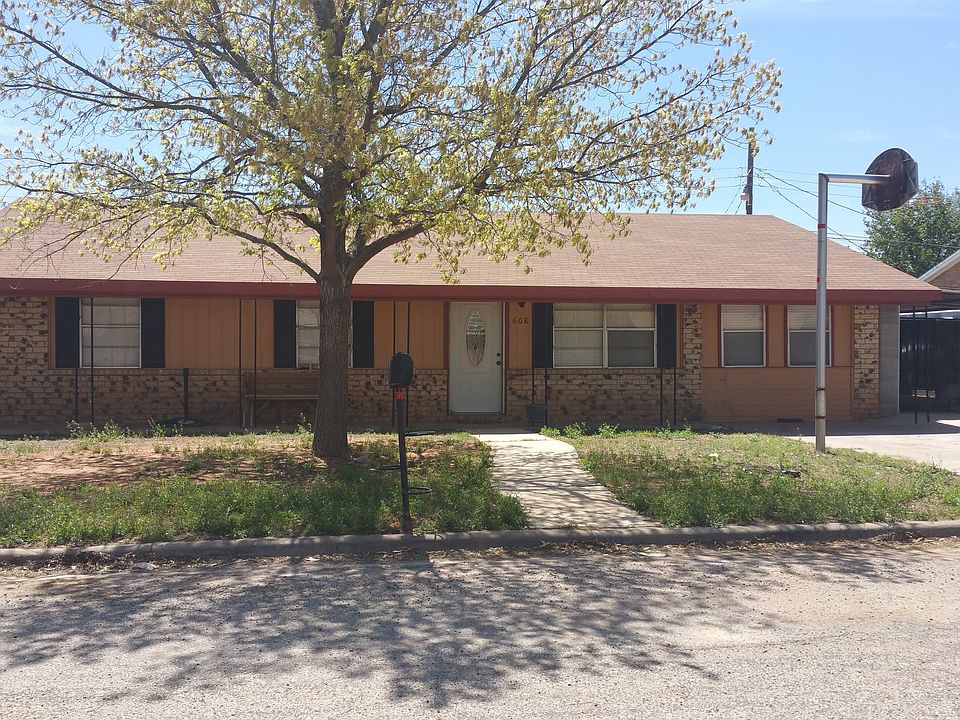 1st image of 608 NE Avenue Pl E