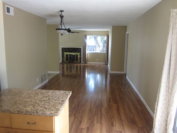 3rd image of 442 Los Pinos Way