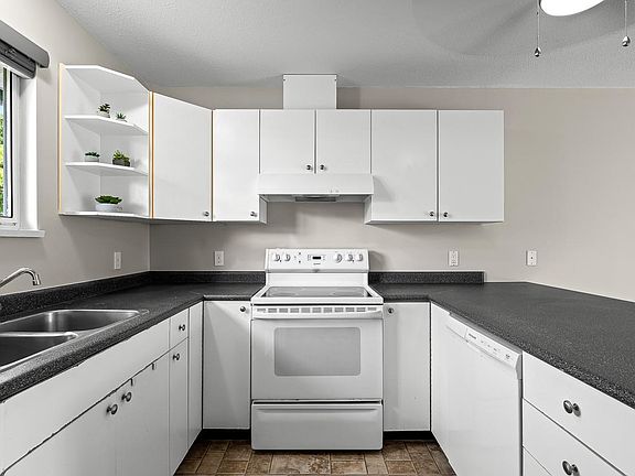 3rd image of 2767 Muir Rd #303