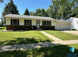 1324 12th St S, Brookings, SD 57006