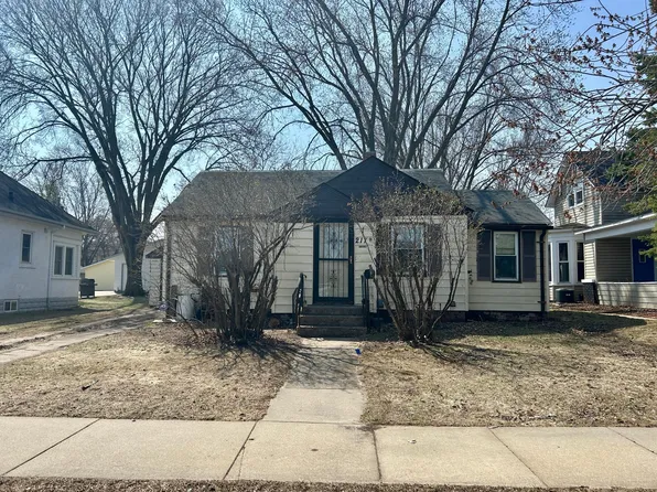 217 W Church St, Belle Plaine, MN 56011