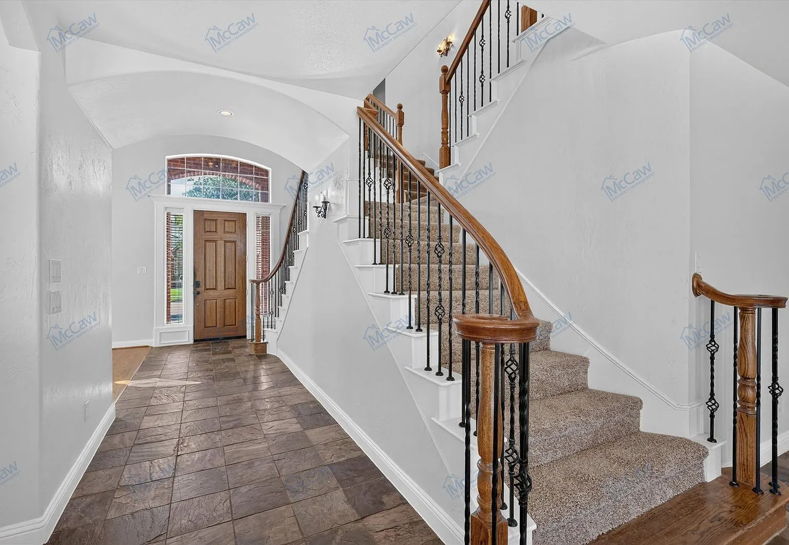 5 bed, 4.5 bath, 3925 sqft, $3,800 — Photo 2