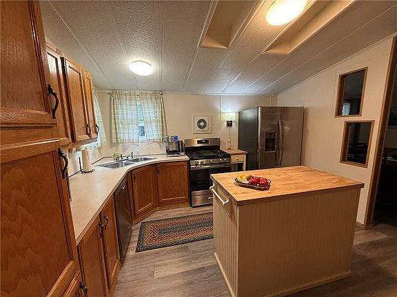 4th image of 238 Kingston Ln