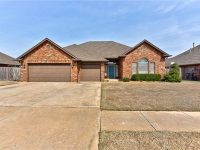 1913 Oak Dr, Moore, OK, 73170