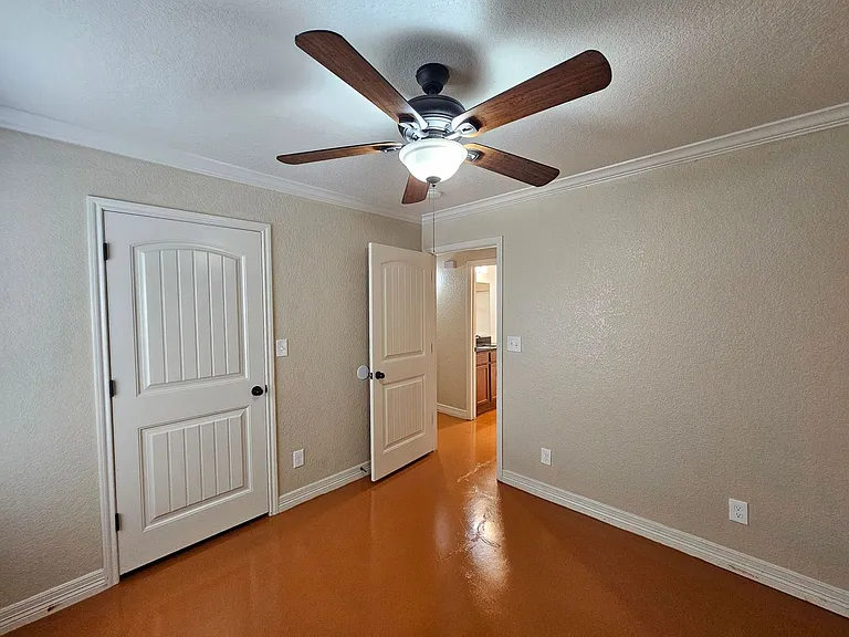 803 Leifester Cir #B — Photo 15