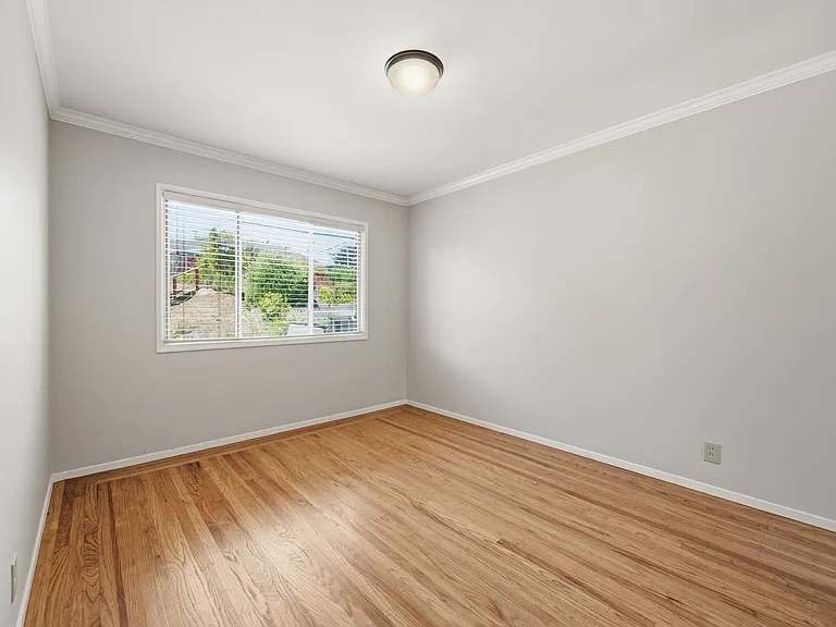 435 Alhambra Rd — Photo 10