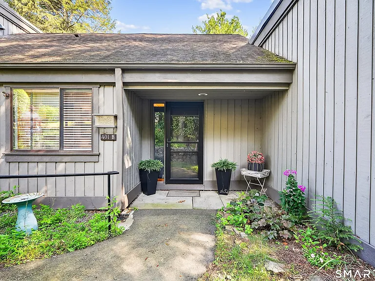 401 Heritage Vlg #B — Photo 1