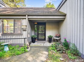 401 Heritage Vlg, Southbury, CT