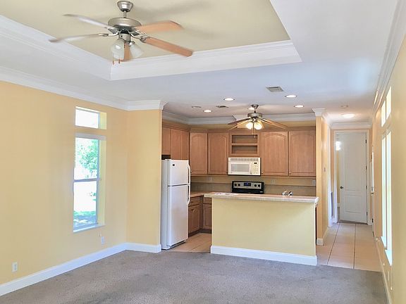 3rd image of 107 Oak Terrace Dr