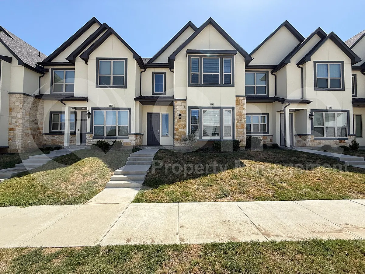 4 bed, 2.5 bath, 2159 sqft, $2,449 — Photo 2