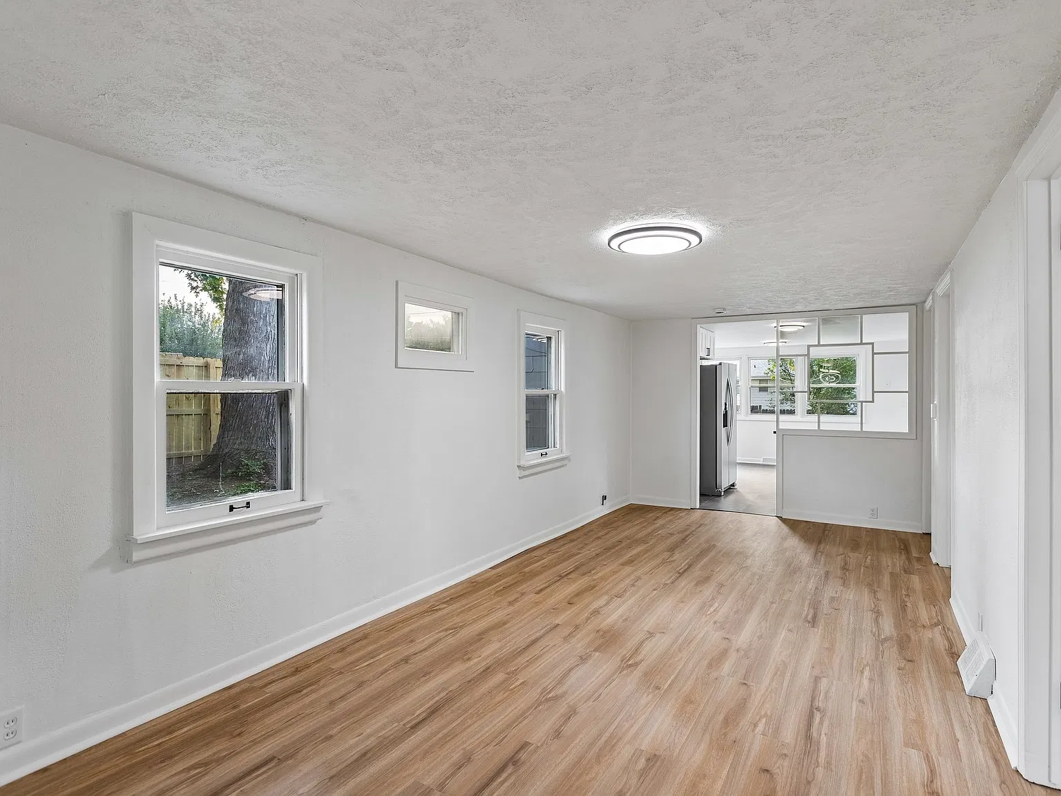 2 bed, 1064 sqft, $1,600 — Photo 3