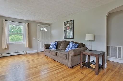 3rd image of 12 Eden Glen Ave