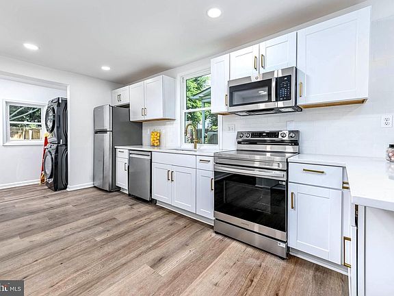 3rd image of 317 Fairview Ave