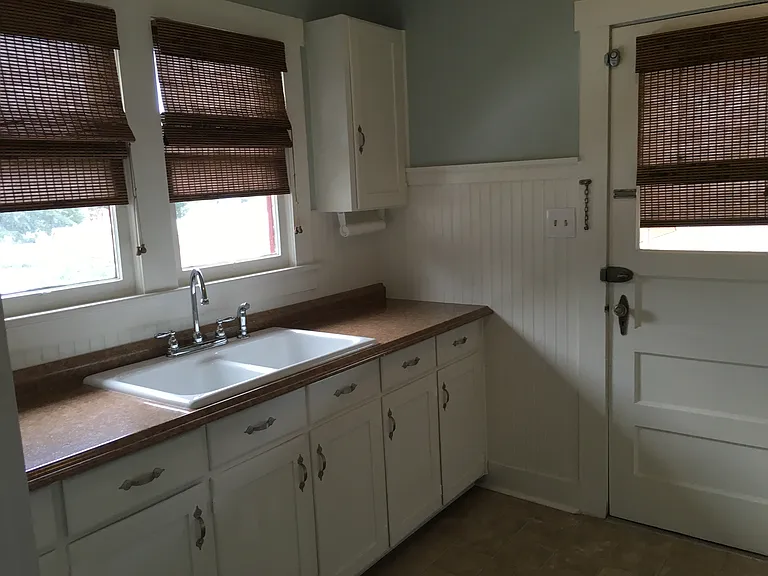 Newly remodeled 2 bedroom 1 bath upstairs apartment with private entrance in Dade City FL 2BR apartment Dade City 2 bedroom rental at 14144 10th Street Dade City with shared washer dryer upstairs apartment in Dade City Florida Cozy 2 bed 1 bath apartment