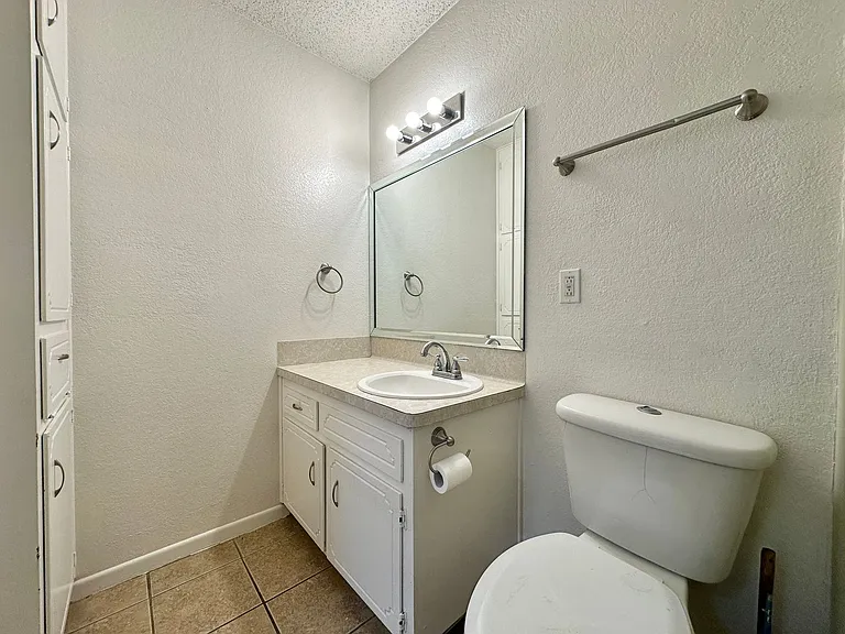 219 E Beeline Ln — Photo 14