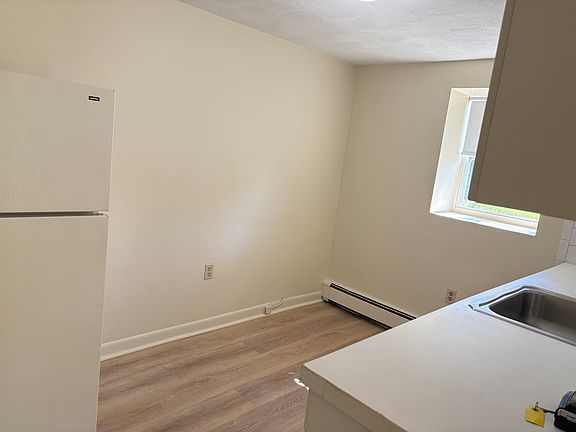 5th image of 47 Lexington St #B