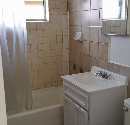 3rd image of 617 W Century Blvd APT 5