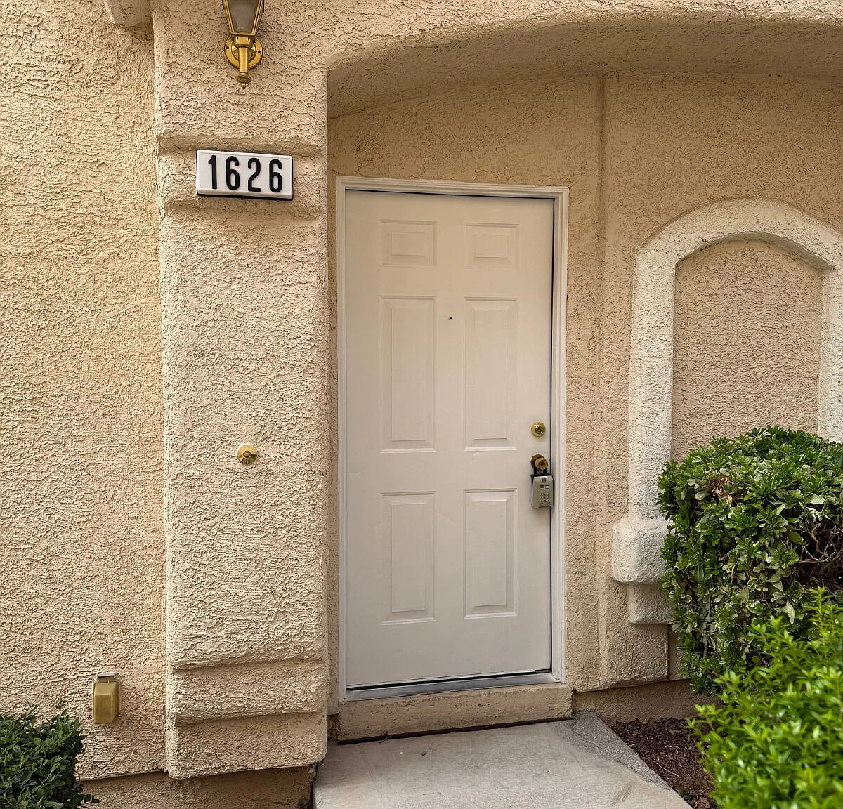 2 bed, 2.0 bath, 1079 sqft, $1,473 — Photo 2