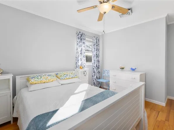 32 Woodridge Rd, Narragansett, RI 02882