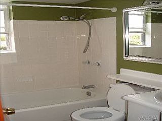 4th image of 6777 Cloverdale Ln