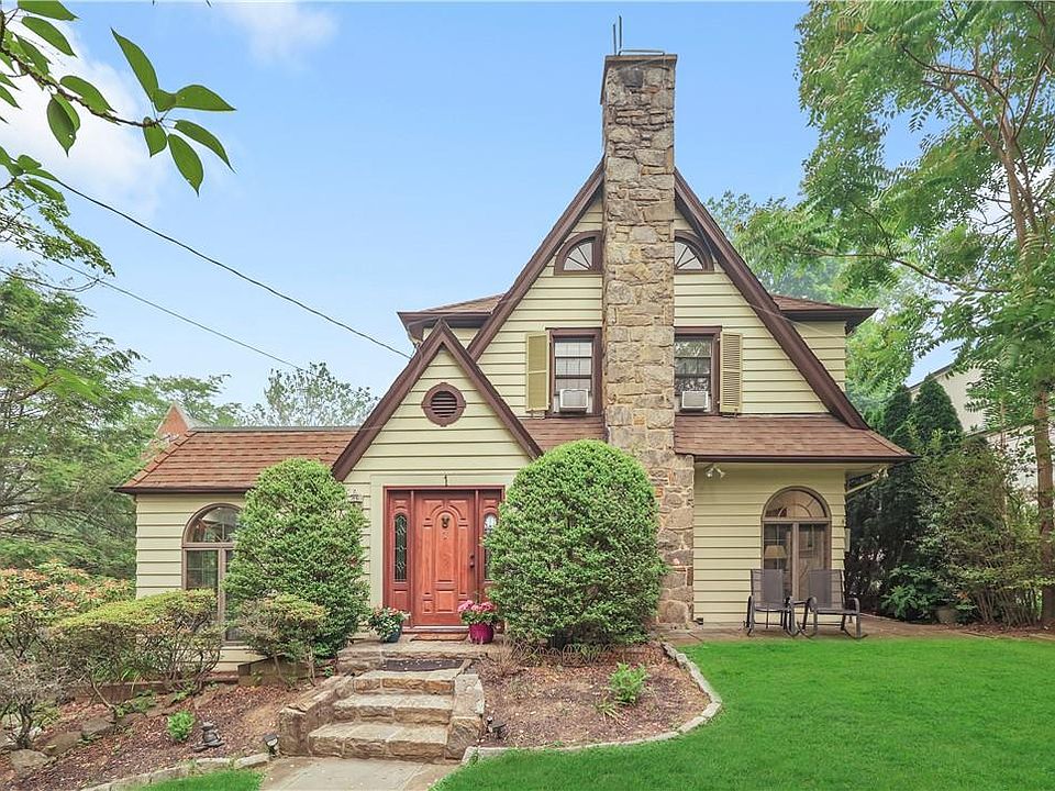 1st image of 1 Tudor Lane