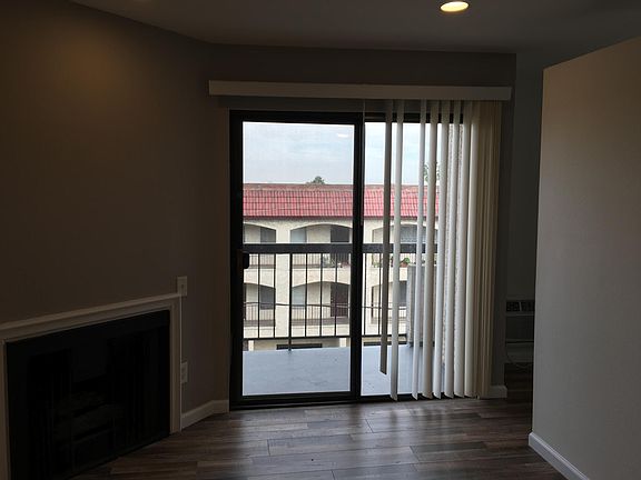 4th image of 1600 1/2 W Carson St #304