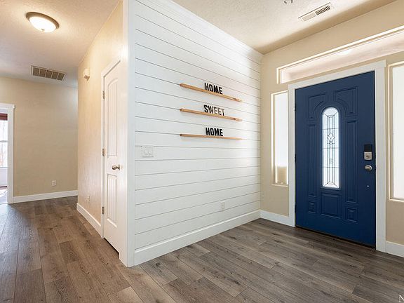 5th image of 20 W Clover Ln