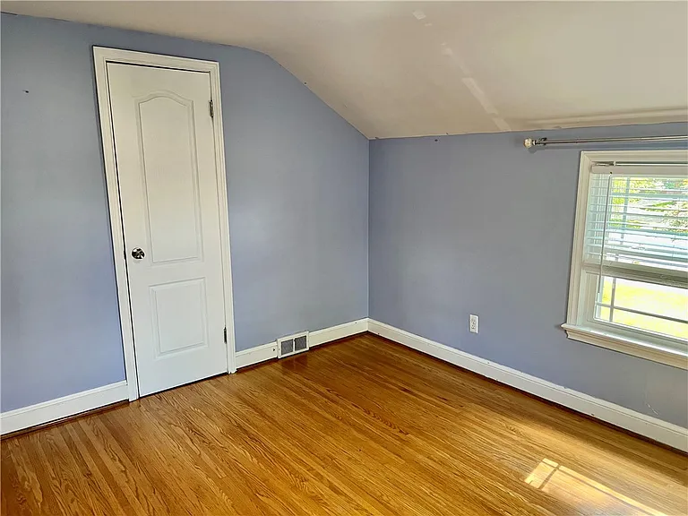 1161 Winton Rd S — Photo 24