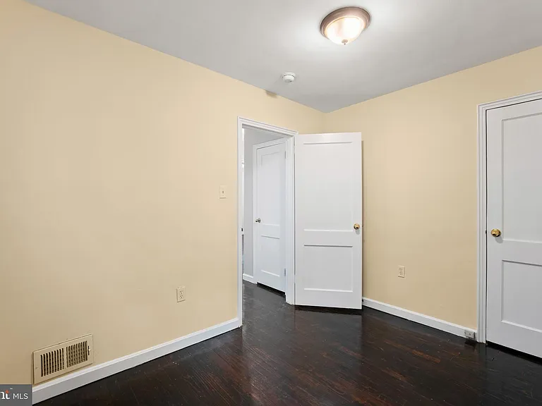 121 Whitmoor Ter — Photo 17