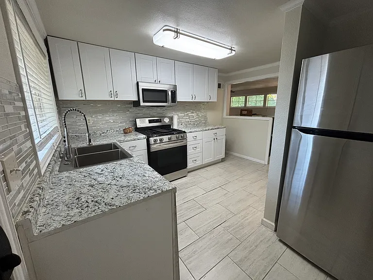 701 Monticello Dr #201 — Photo 10
