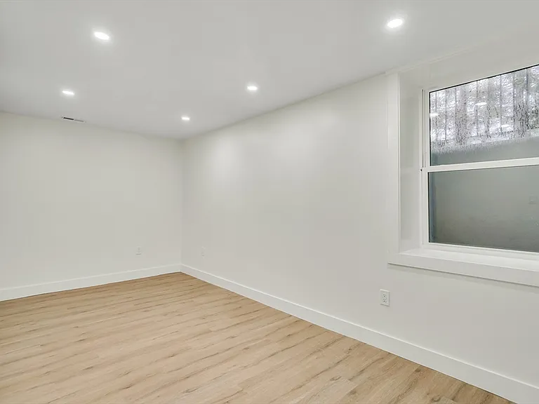 22 Estabrook Rd — Photo 34