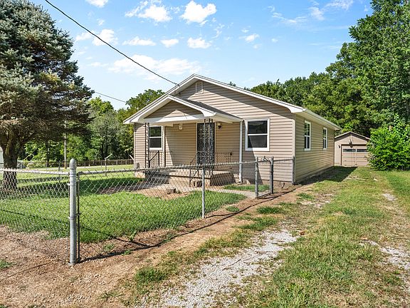 3rd image of 2509 N Kellett Avenue